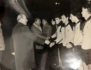 Alf Ramsey shaking hands with Stoemarket players